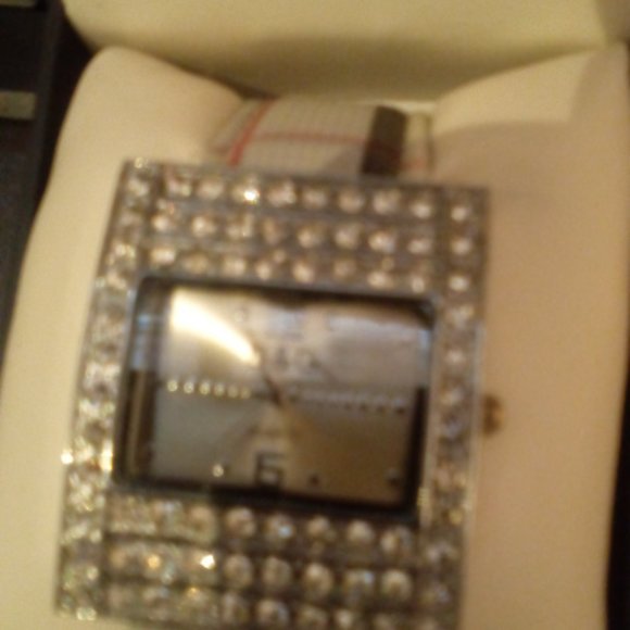 Dolce and Gabbana watch in plaid design box - Picture 2 of 5